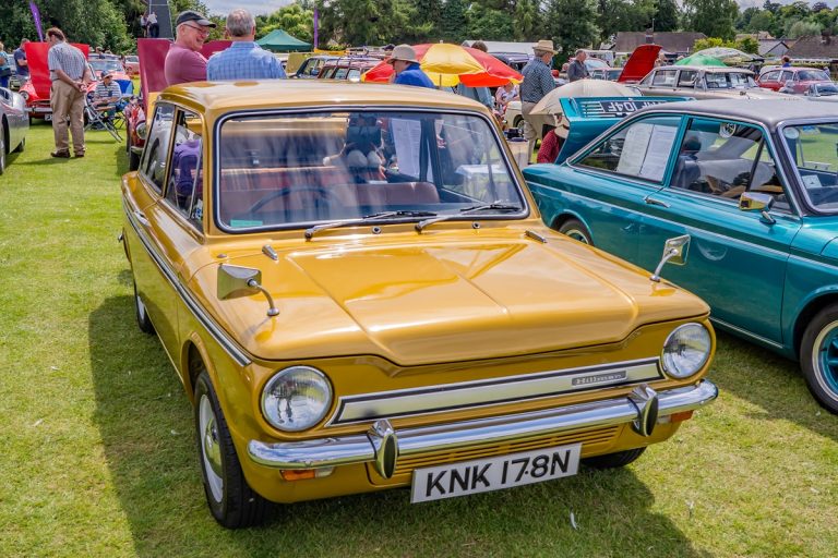 60 Rear Engine Cars 13 Amazing Cars With Rear Engines - Motor Mox