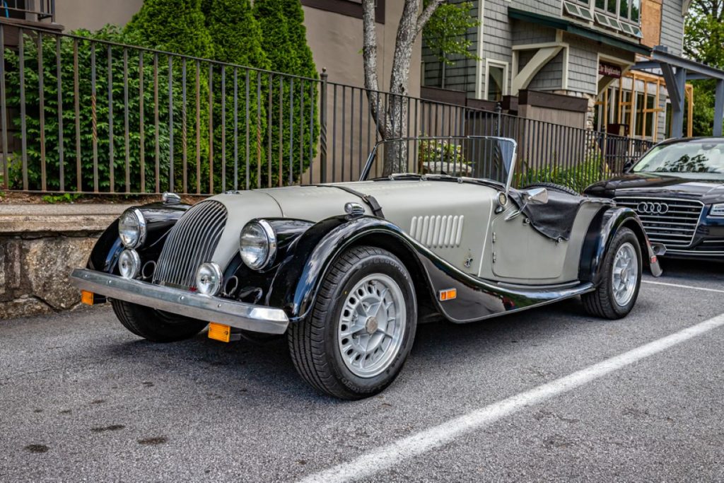 15 Legendary Vehicles That Got Their Power From A British V8 - Motor Mox