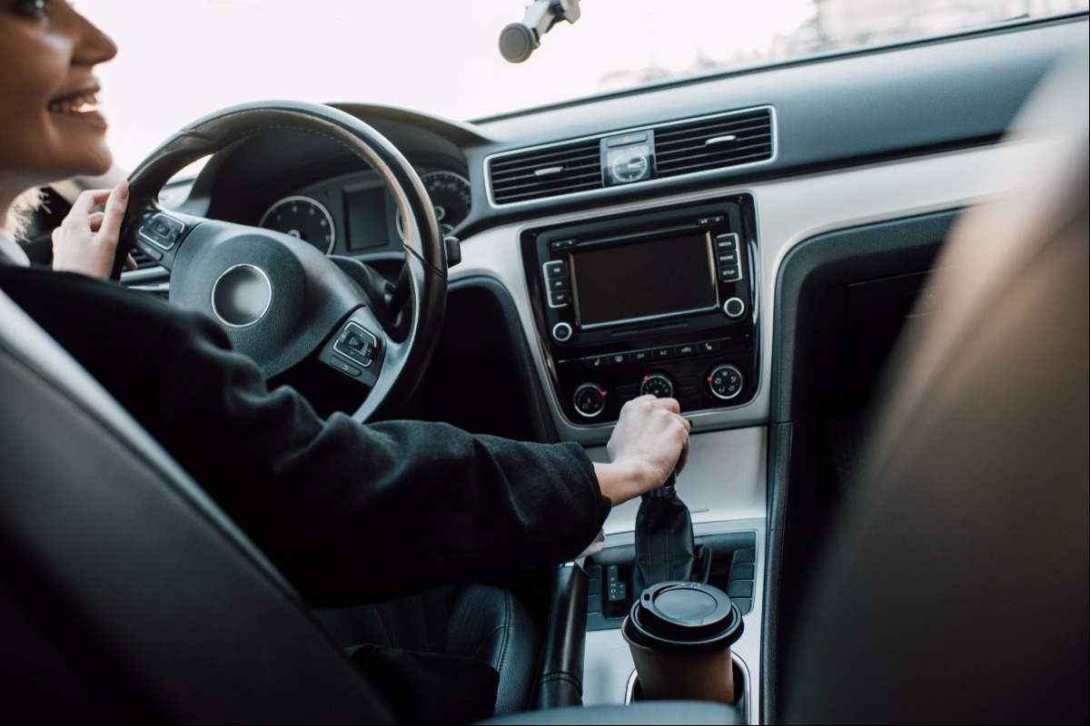 how to drive manual car