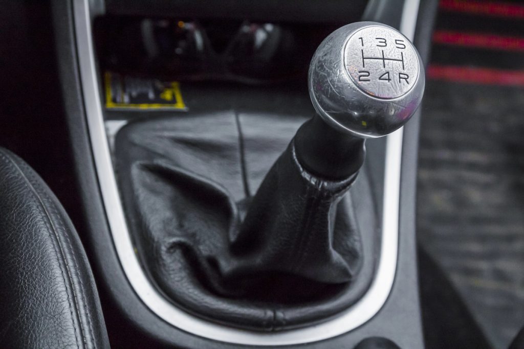 how to drive manual car